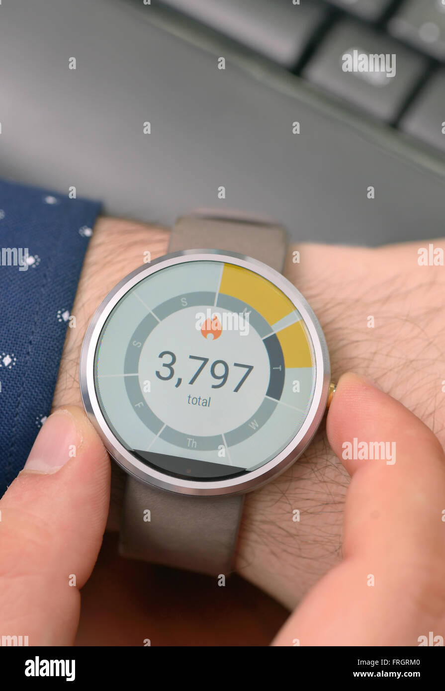 Kalorienzähler auf Smart Watch Stockfoto