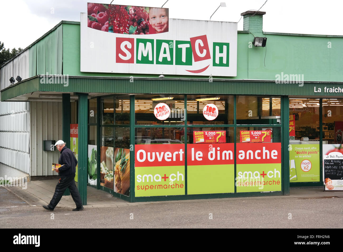 Smatch Supermarkt am Sonntag offen Stockfoto