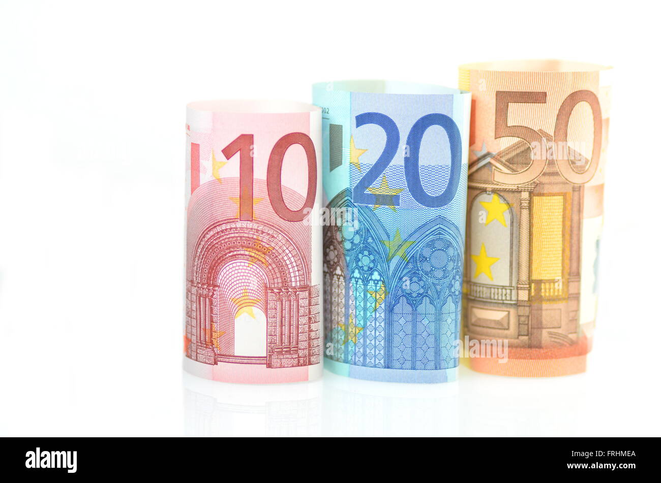 Euro-Banknoten, die isoliert auf weißem Hintergrund Stockfoto