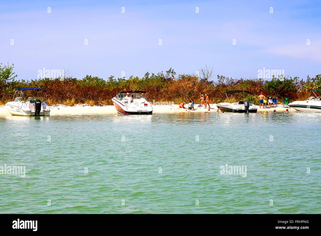 Menschen und ihre Boote Spaß um Keewaydin Island in der Nähe von Naples, Florida Stockfoto