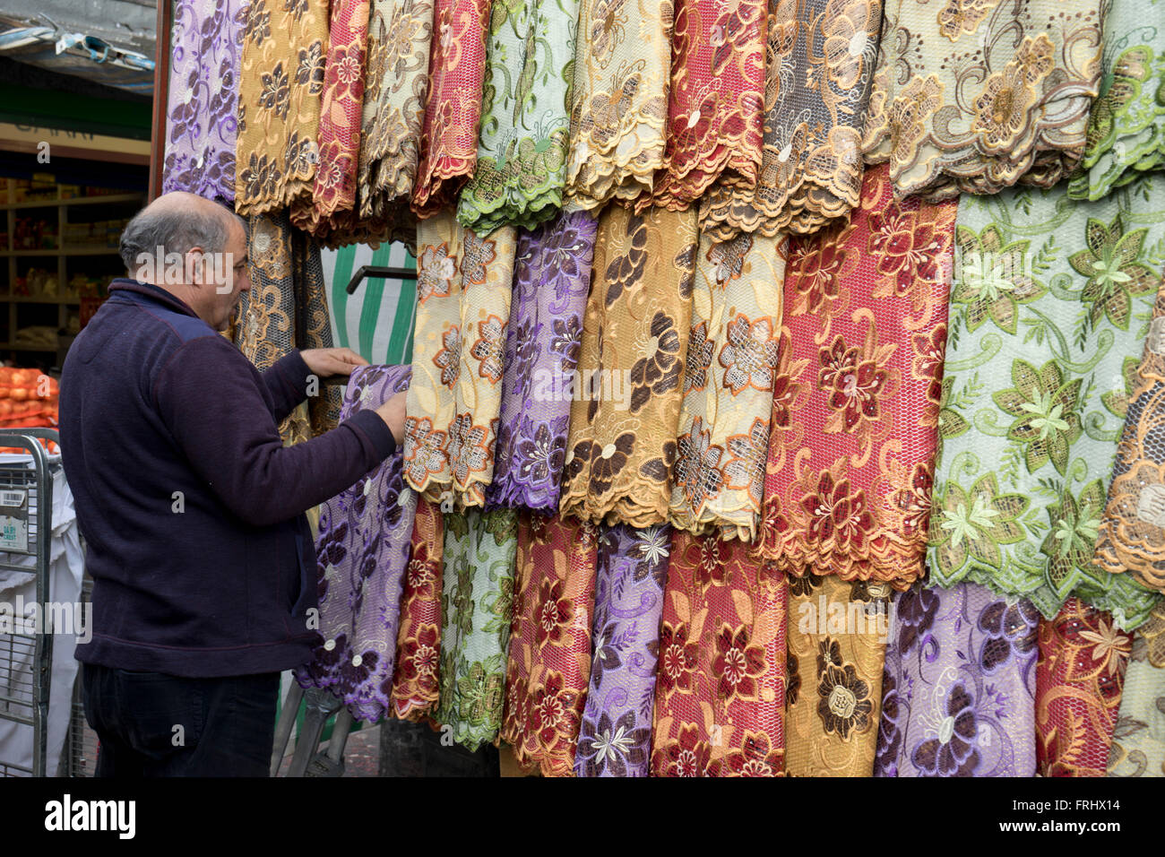 Indisches Kleid stall auf Ridley Straße Markt in Dalston, London, UK Stockfoto