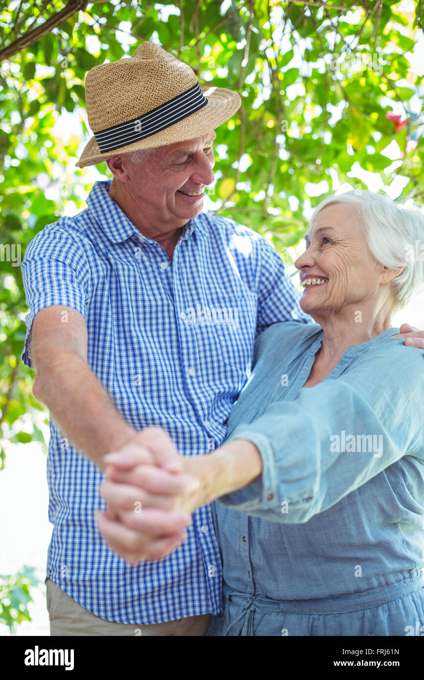 Glückliches Ehepaar im Ruhestand, tanzen Stockfoto