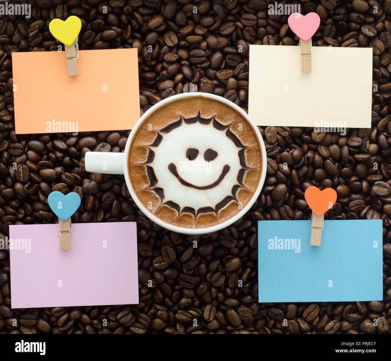 Eine Tasse Kaffee Latte Kunst und Clip-Hinweis Stockfoto