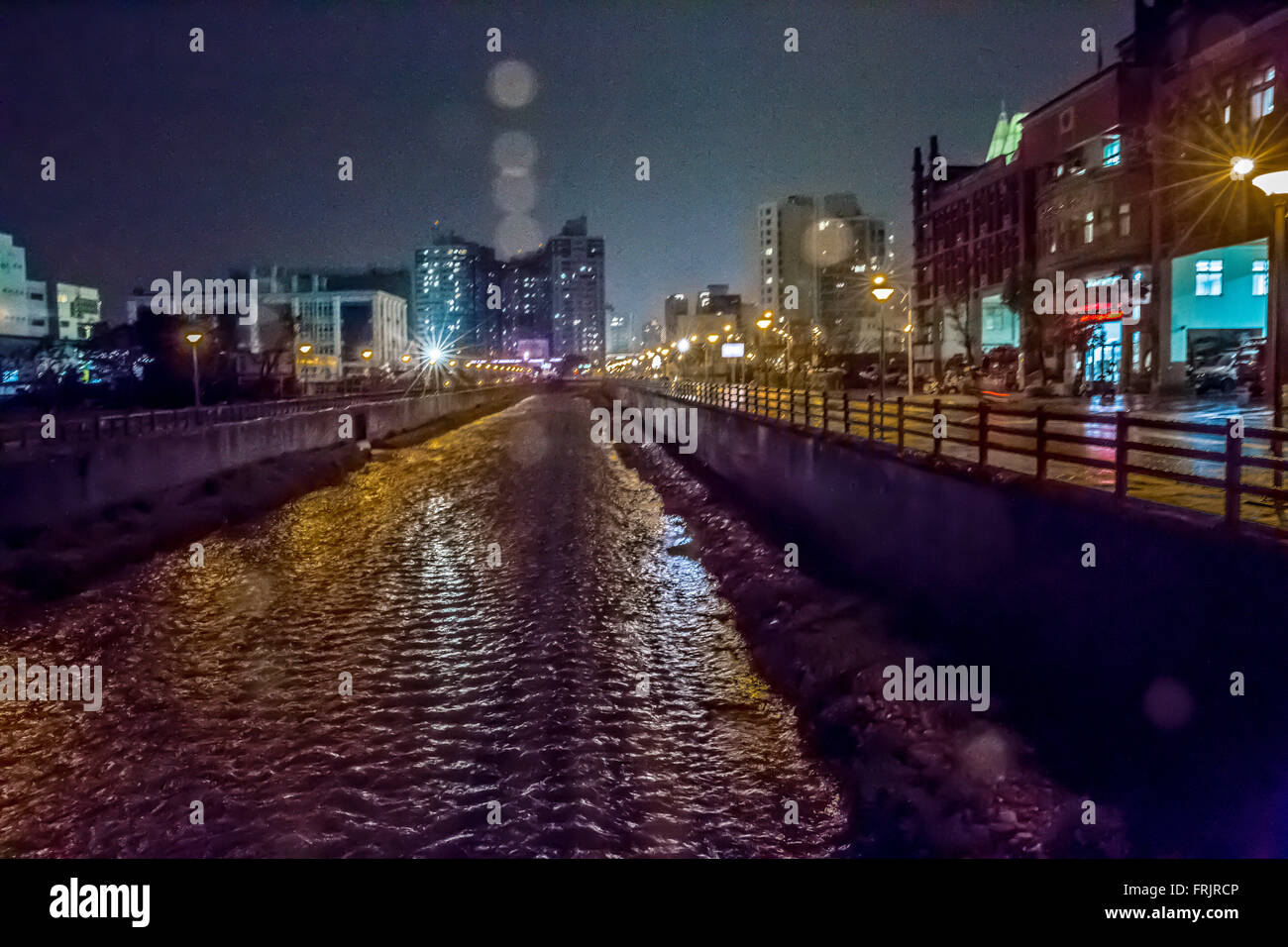 Rainning Nacht in Taoyuan, Taiwan Stockfoto