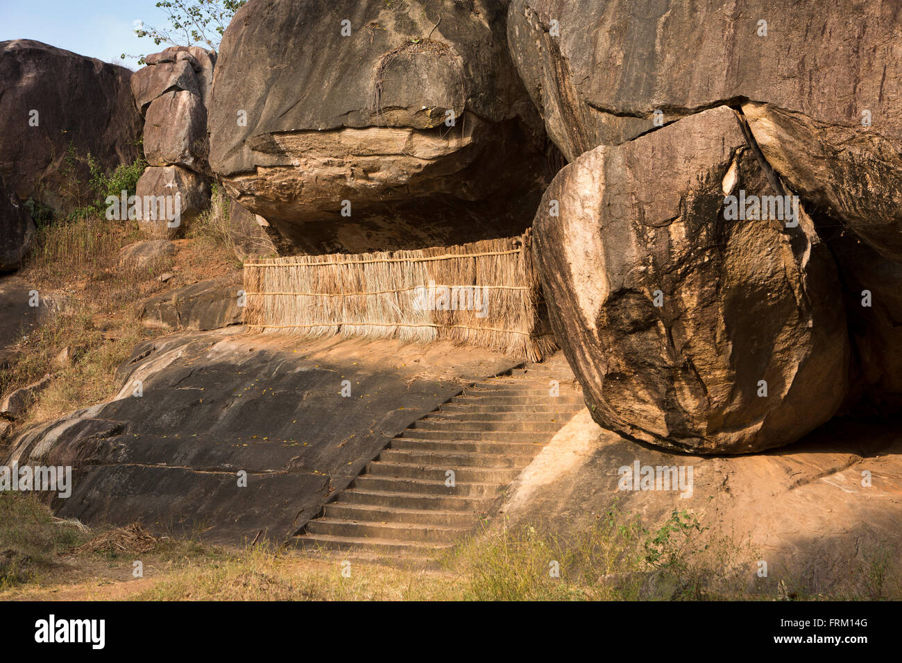 Vessagiri Urwald Kloster, Felsen, Höhlen, Vessagiriya, Anuradhapura, Sri Lanka Stockfoto