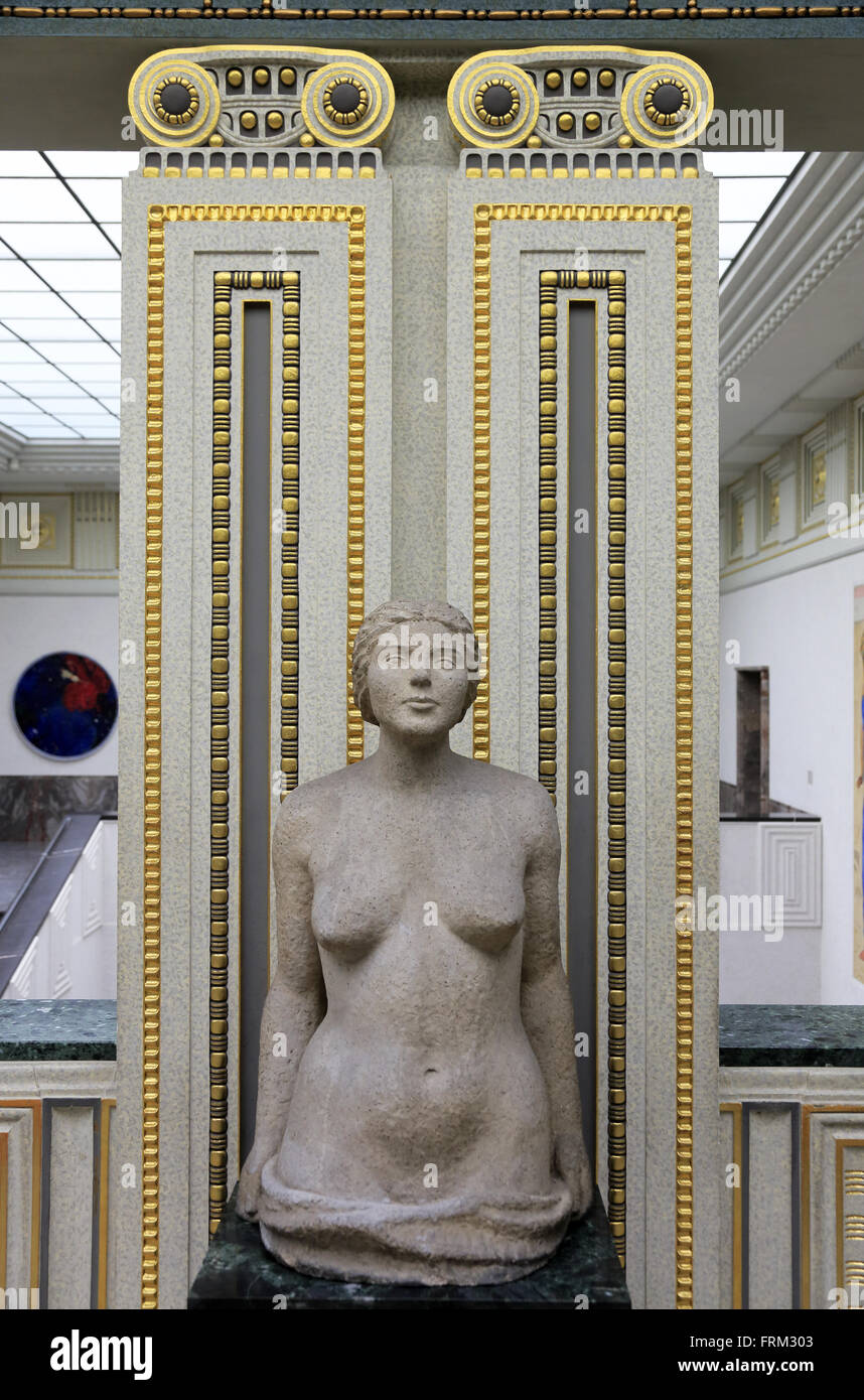 Statue des weiblichen Halbfigur von Hermann Haller im Kunsthaus Zruich Museum der schönen Künste, Zürich Stockfoto