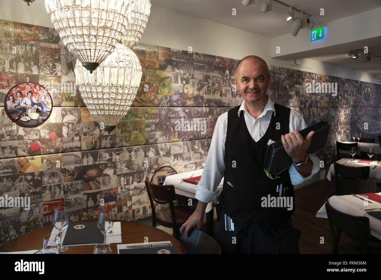 Männliche Kellner im HILTL-Restaurant der Welt älteste durchgehend offen vegetarisches Restaurant in Zruich, Schweiz Stockfoto