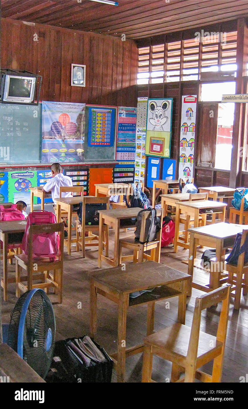Ein Klassenzimmer in Koh Panyee Dorf in Thailand. Stockfoto