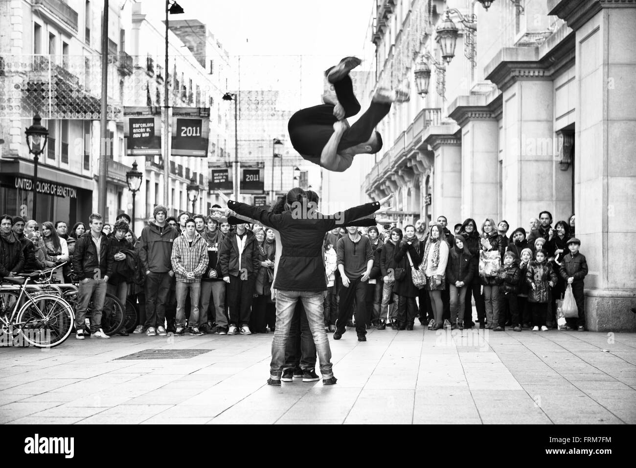 BARCELONA, Spanien - JAN 4: Unbekannte städtischen Straße Tänzer Aufführungen für Touristen am 4. Januar 2011 in Barcelona. Diese sind Stockfoto