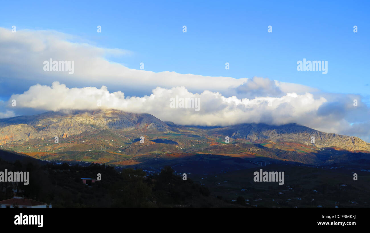 Weiße Wolken über Guadalhorce Valley Andalusien Spanien Stockfoto