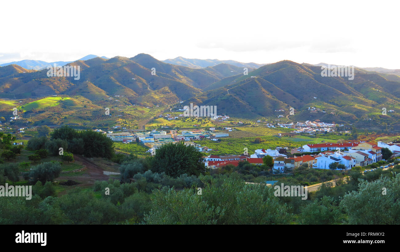 Sonne auf Hügeln in Guadalhorce Valley Andalusien Spanien Stockfoto