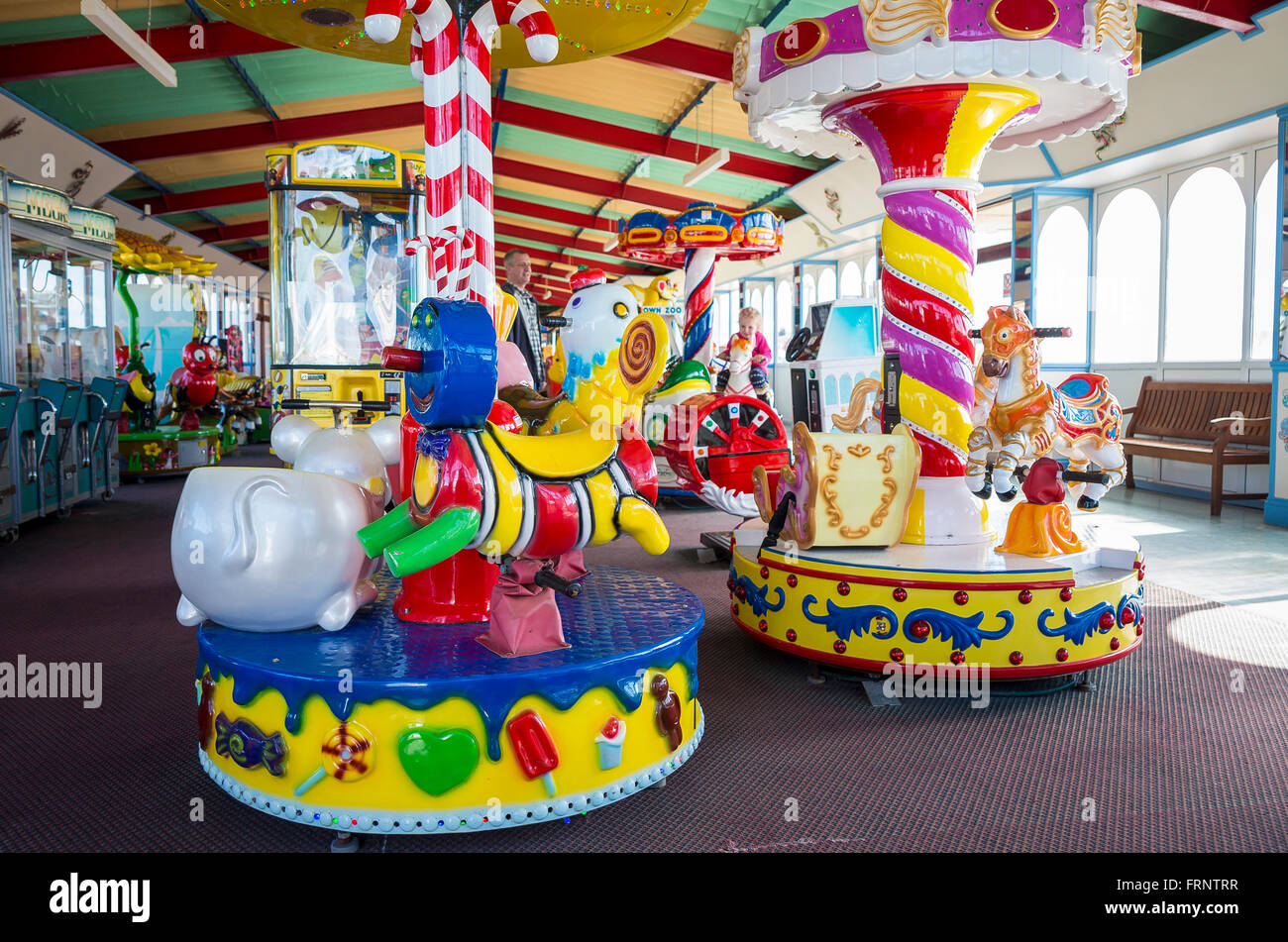 Freude-Fahrten warten auf benutzerdefinierte auf dem Pier Lytham St Anne's Lancs UK Stockfoto