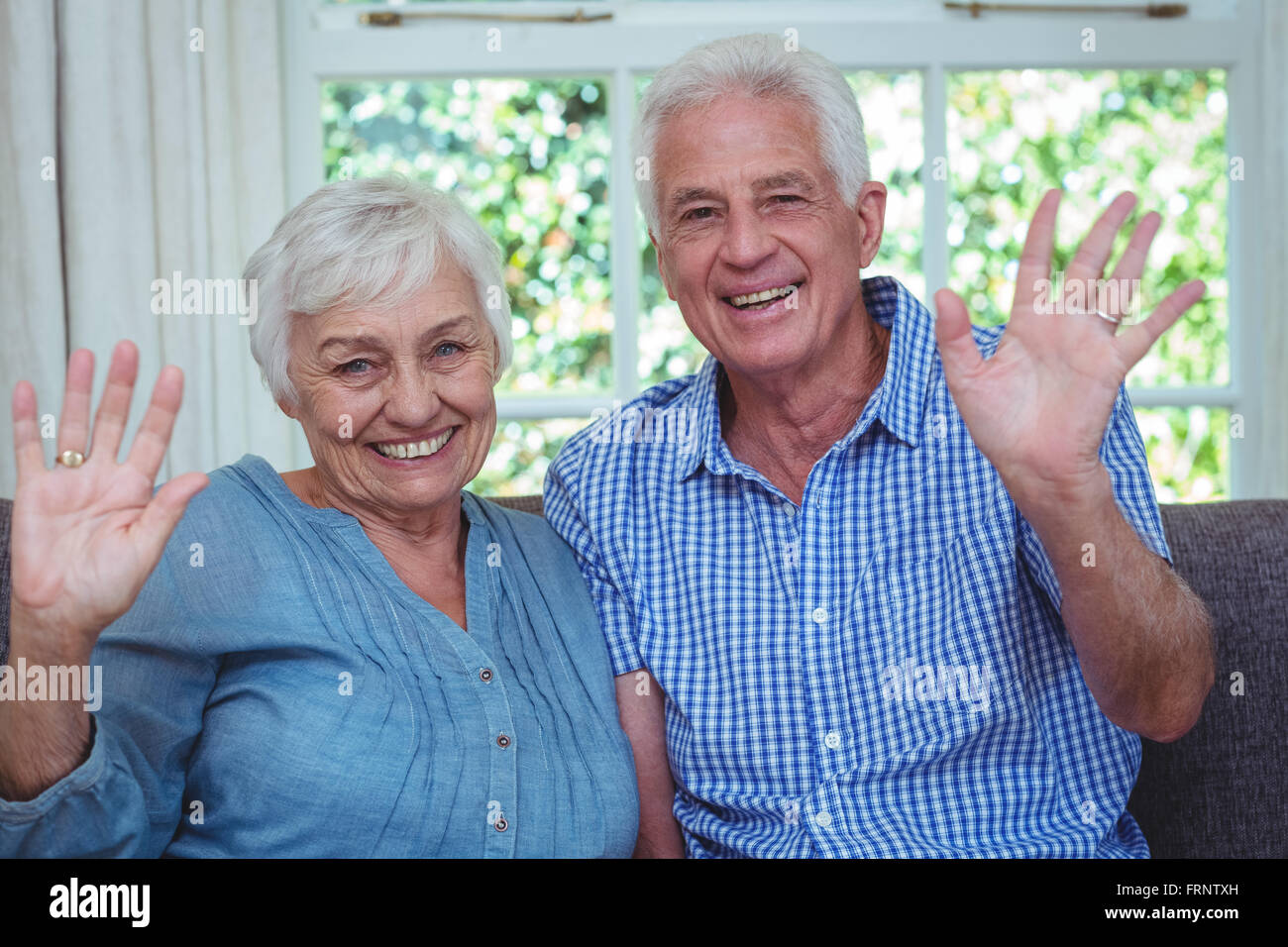 Porträt von senior Brautpaar Hand winken Stockfoto