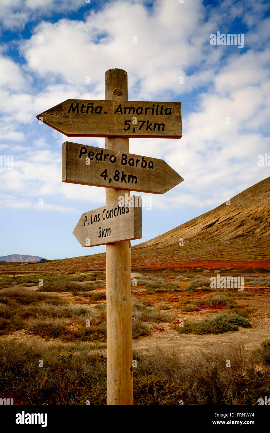 Croosroad Signal in der Mitte der Insel la Graciosa, la Graciosa, Lanzarote, Kanarische Inseln, Spanien, Europa Stockfoto