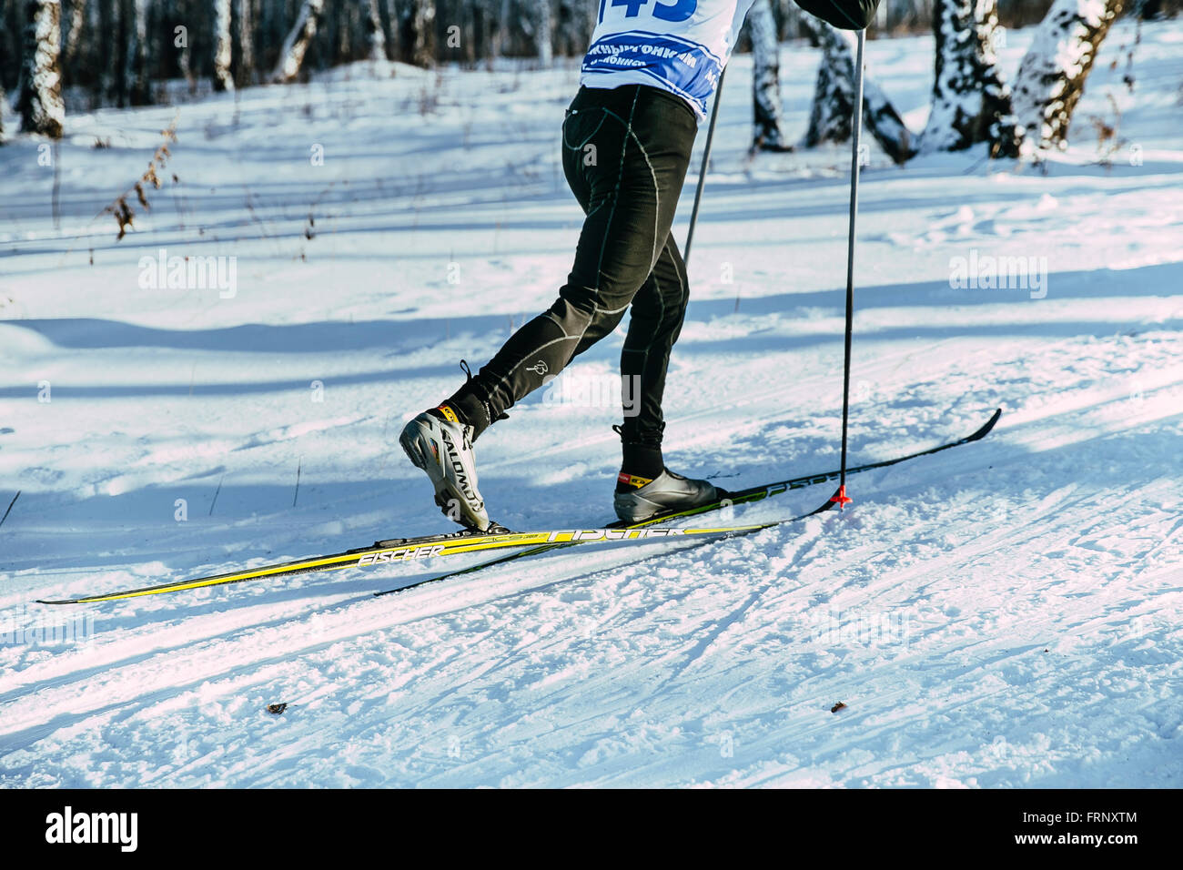 Beine Skifahrer Sportler Winter Birke Holz klassischen Stil während der Meisterschaft von Tscheljabinsk im Langlauf Stockfoto