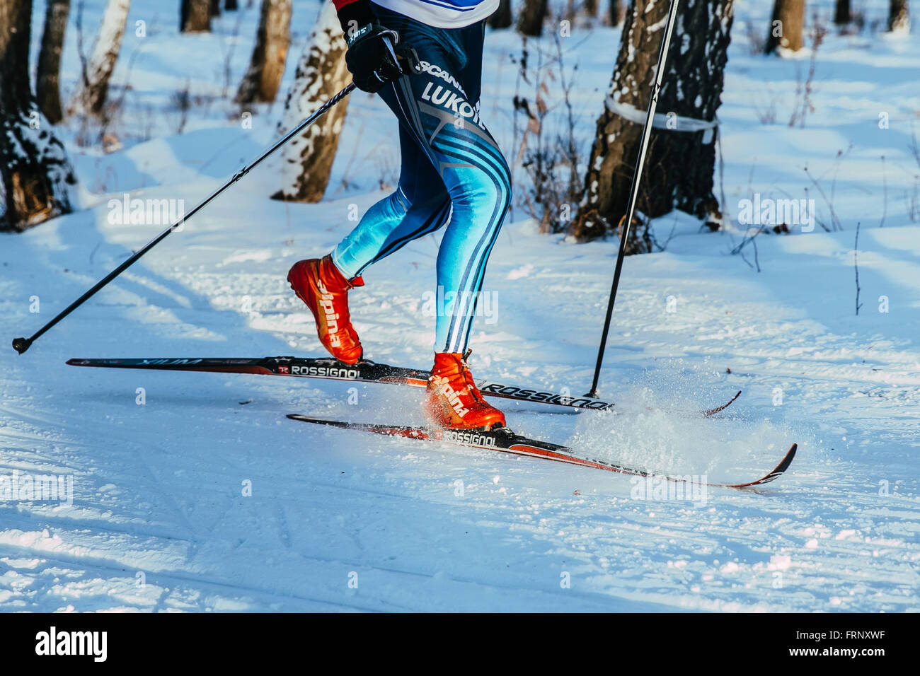 Closeup Beine Skifahrer Sportler Winter Holz klassischen Stil während der Meisterschaft von Tscheljabinsk im Langlauf Stockfoto