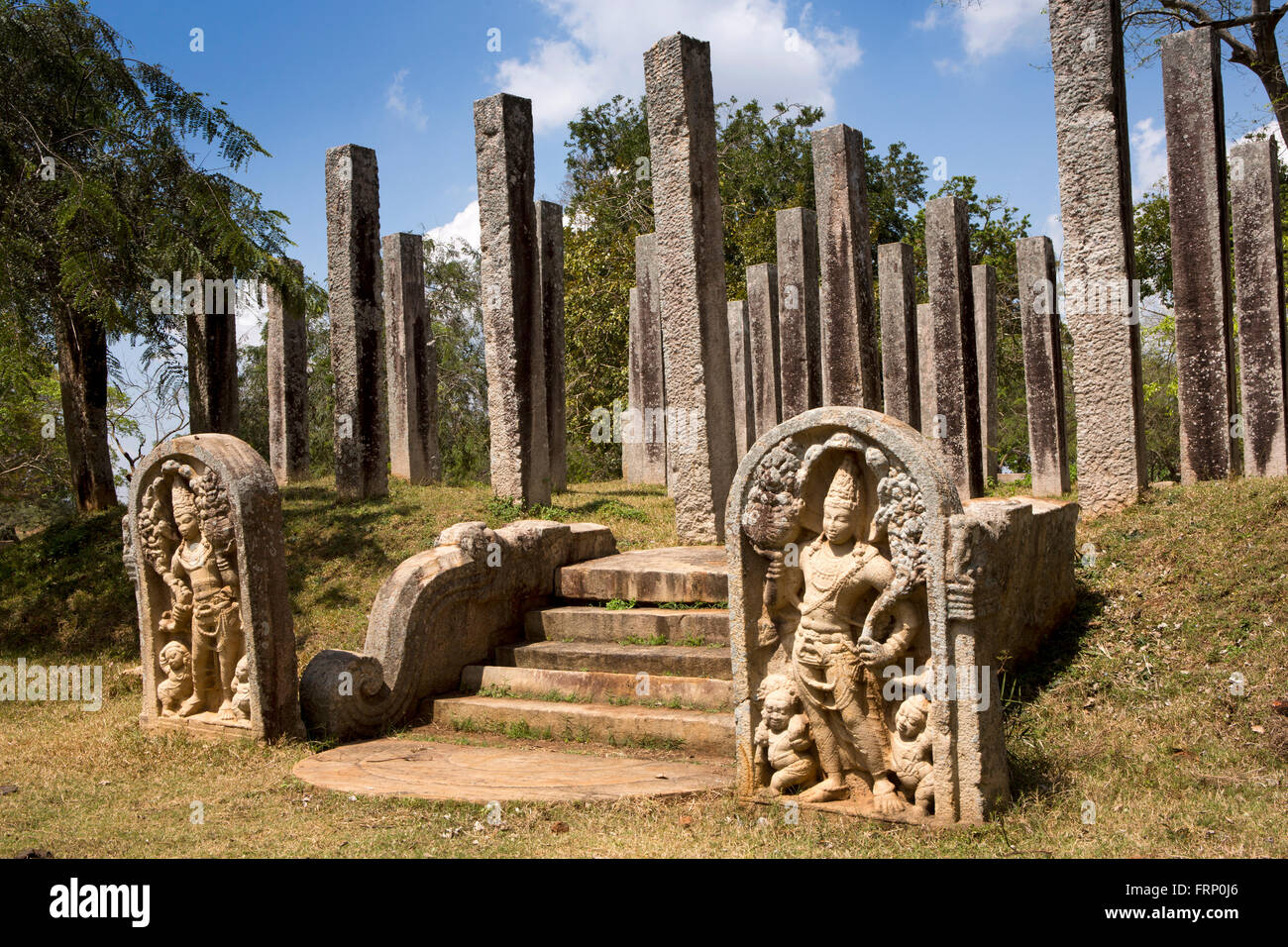 Sri Lanka, Anuradhapura, Thuparamaya, Guardstone der Website des ersten Buddha Tooth Relic dagoba Stockfoto