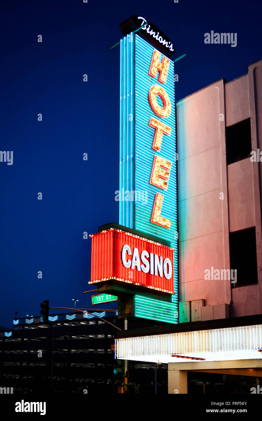 Eine Leuchtreklame für Binion es Hotel and Casino in der Fremont District von Las Vegas, Nevada Stockfoto