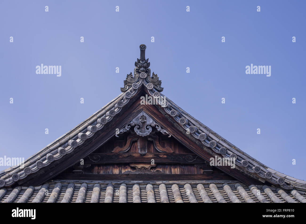 Dach der Izumo-Stil Architektur Gottesdienst Halle von Aichi Schrein in Kurashiki City, Präfektur Okayama, Japan Stockfoto