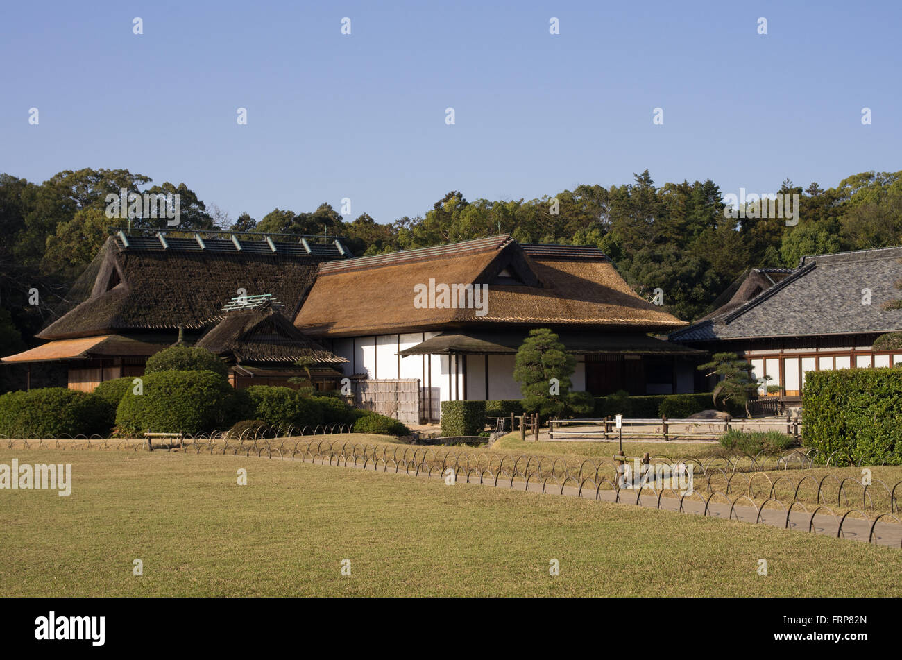 Enyo-Tei Haus mit Reetdach in Korakuen Garten, Okayama, Japan Stockfoto