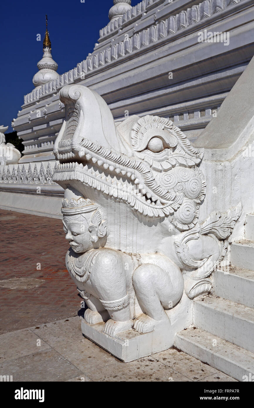 Statue am Pahtodawgyi-Pagode in Amarapura, Mandalay, Myanmar (Burma) Stockfoto