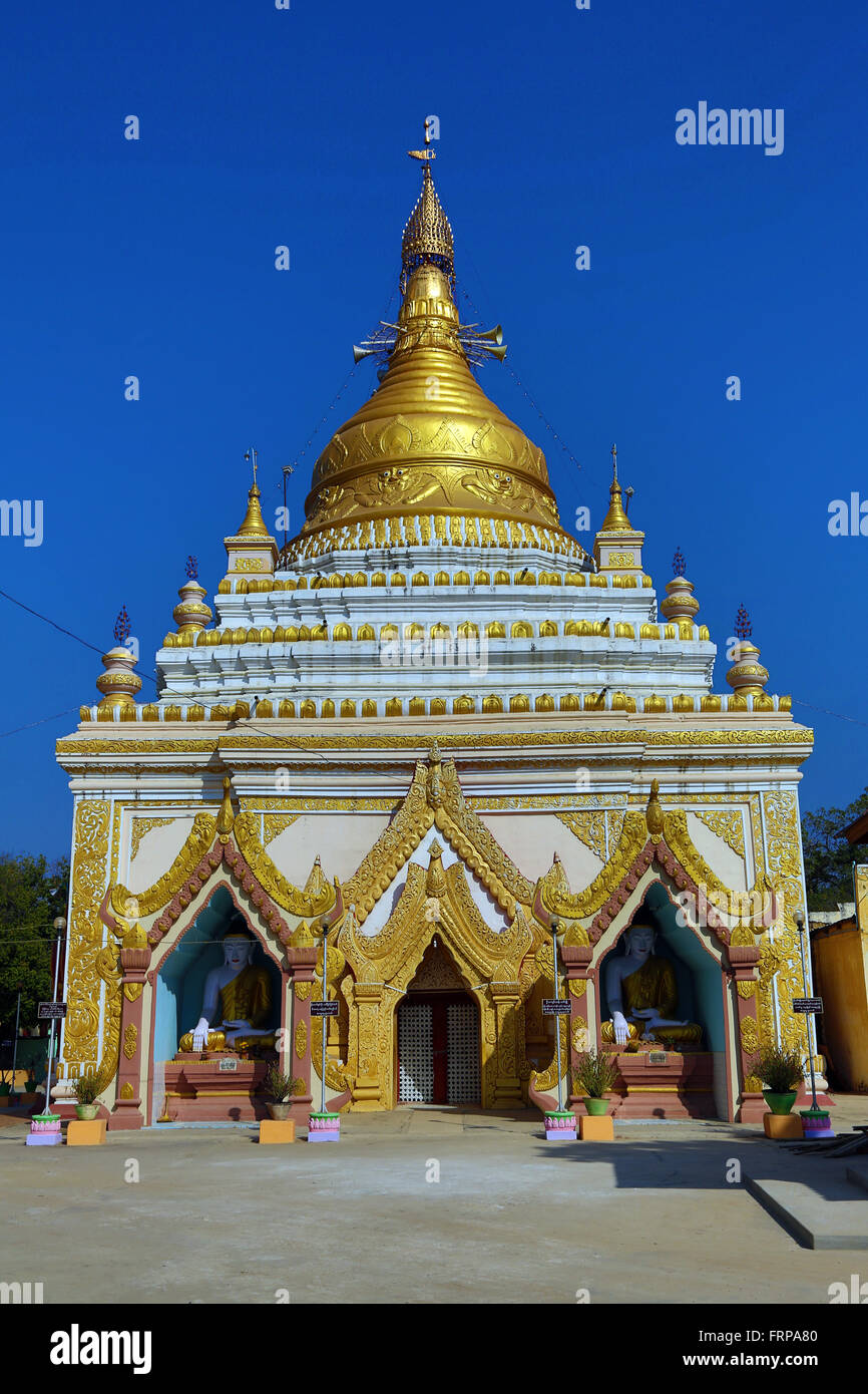 Goldene Stupa von Shwegugyi Pagode in Amarapura, Mandalay, Myanmar (Burma) Stockfoto