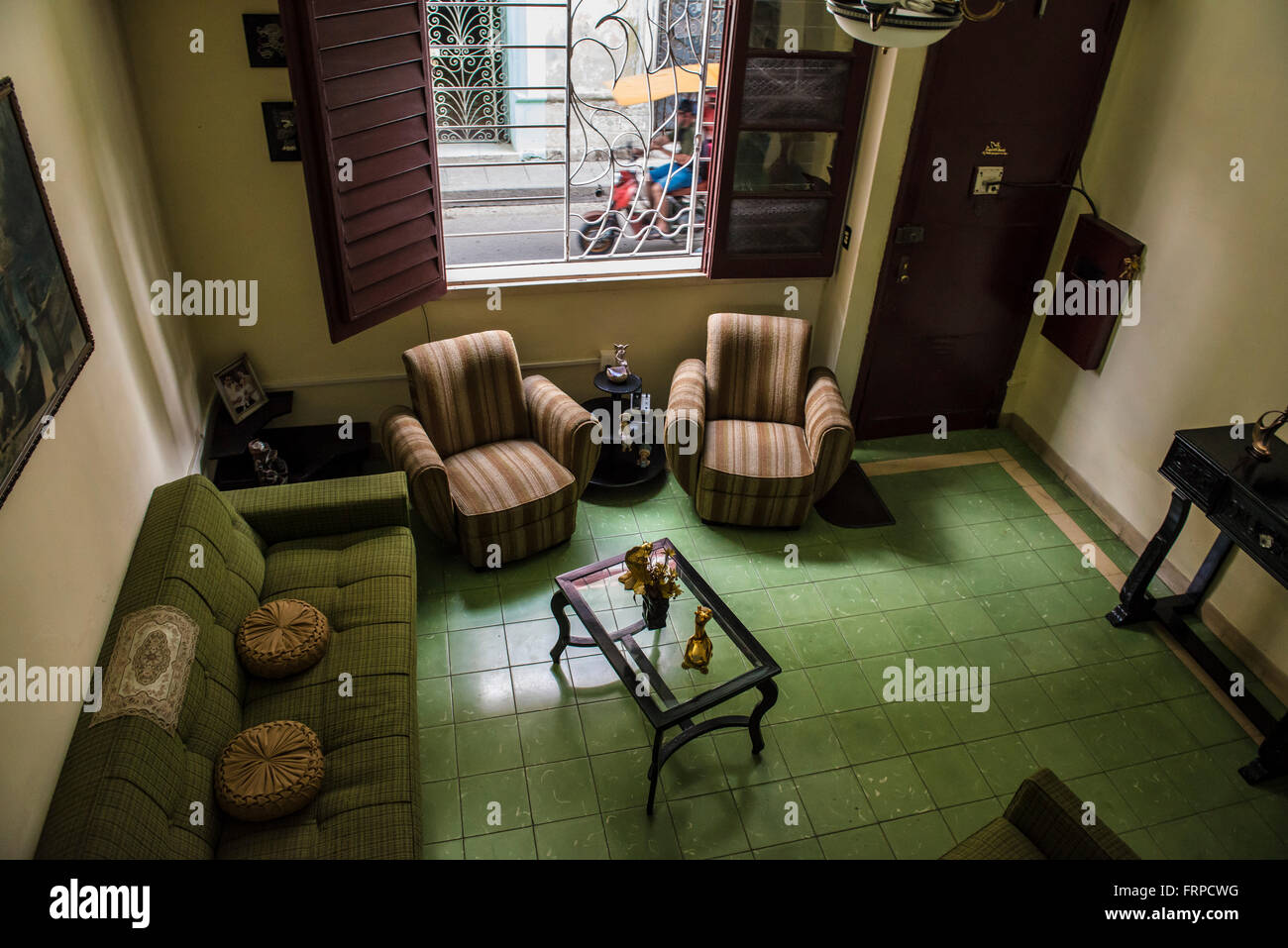 Ein High Angle View aus einem kubanischen Wohnzimmer. Santa Clara, Villa Clara, Kuba Stockfoto