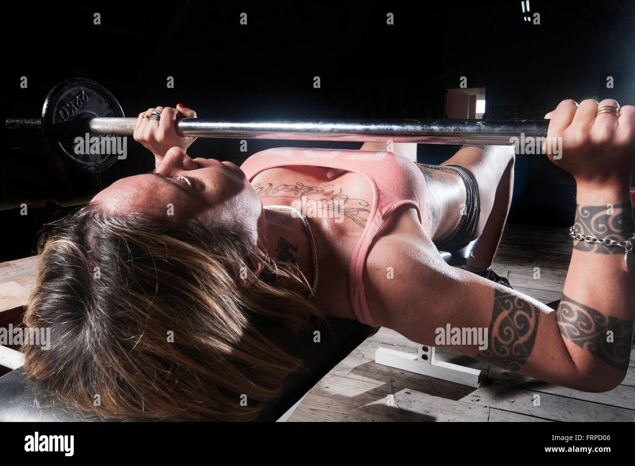 Frau Gewichtheben Stockfoto