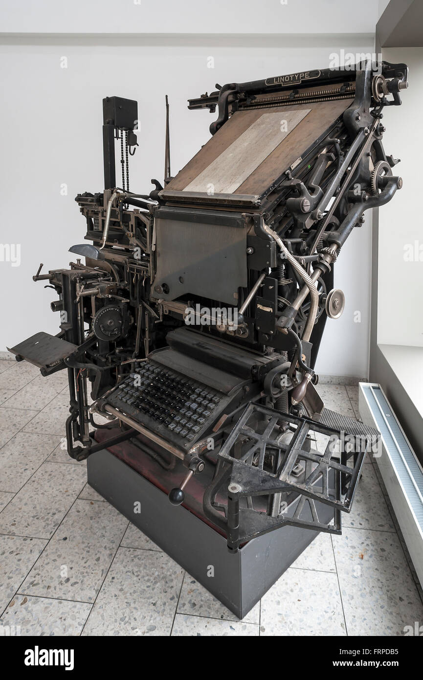 Historische Linotype-Setzmaschine in einem ehemaligen Schriftsetzer Werkstatt, Nürnberg, Mittelkfranken, Bayern, Deutschland Stockfoto