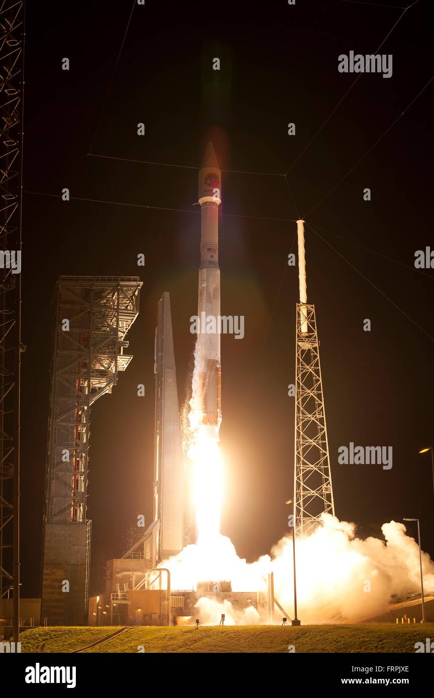 Cape Canaveral, Florida, USA. 22. März 2016. Das OA-6 Cygnus Raumfahrzeug hebt an Bord einer United Launch Alliance Atlas V-Rakete am Kennedy Space Center 22. März 2016 in Cape Canaveral, Florida. Das The Cygnus Cygnus soll starten am 22. März, Hardware und Zubehör zur internationalen Raumstation ISS zu liefern. Stockfoto