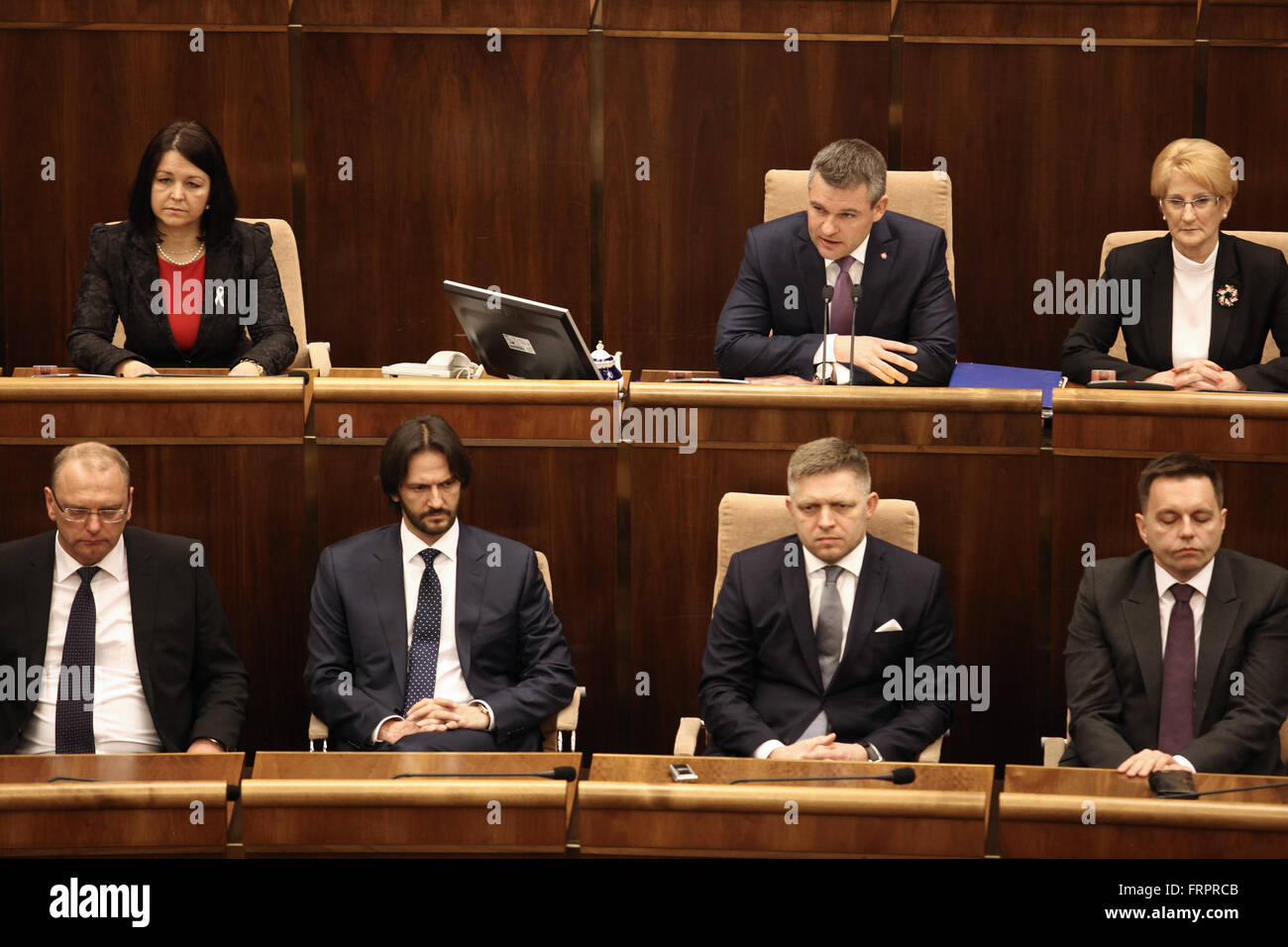 Bratislava, Slowakei. 23. März 2016. Slowakisches Parlament Mitglieder besuchen die konstituierende Sitzung des neuen Parlaments in Bratislava, Slowakei, 23. März 2016. Andrej Danko wurde zum neuen Vorsitzenden des slowakischen Parlaments am Mittwoch gewählt. Der Führer des zweiten stärkste Koalition Entität, die slowakischen nationalen Partei (SNS), erhielt in geheimer Abstimmung 112 Stimmen aus dem 150-köpfigen Haus am Mittwoch. Bildnachweis: Xinhua/Alamy Live-Nachrichten Stockfoto