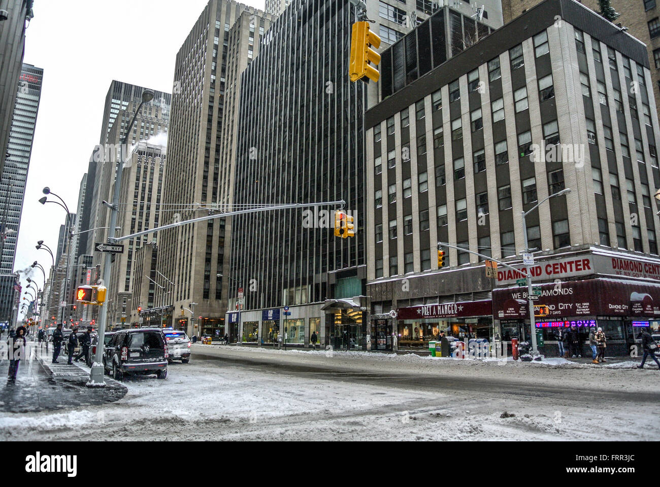 New York City Straße im Winter mit Schnee, USA. Stockfoto