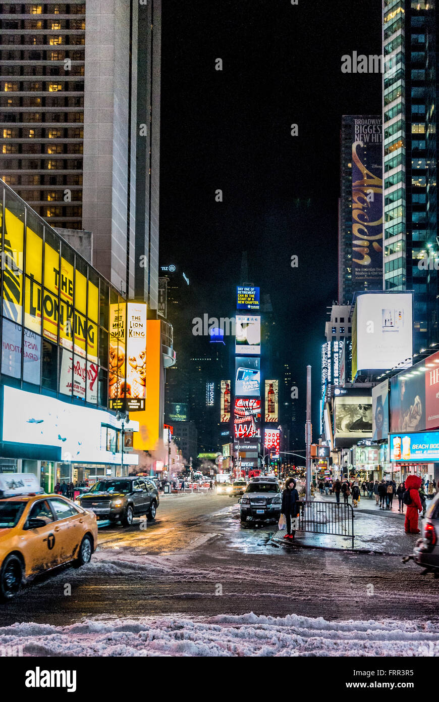 Times Square im Winter mit Schnee, New York City, USA. Stockfoto