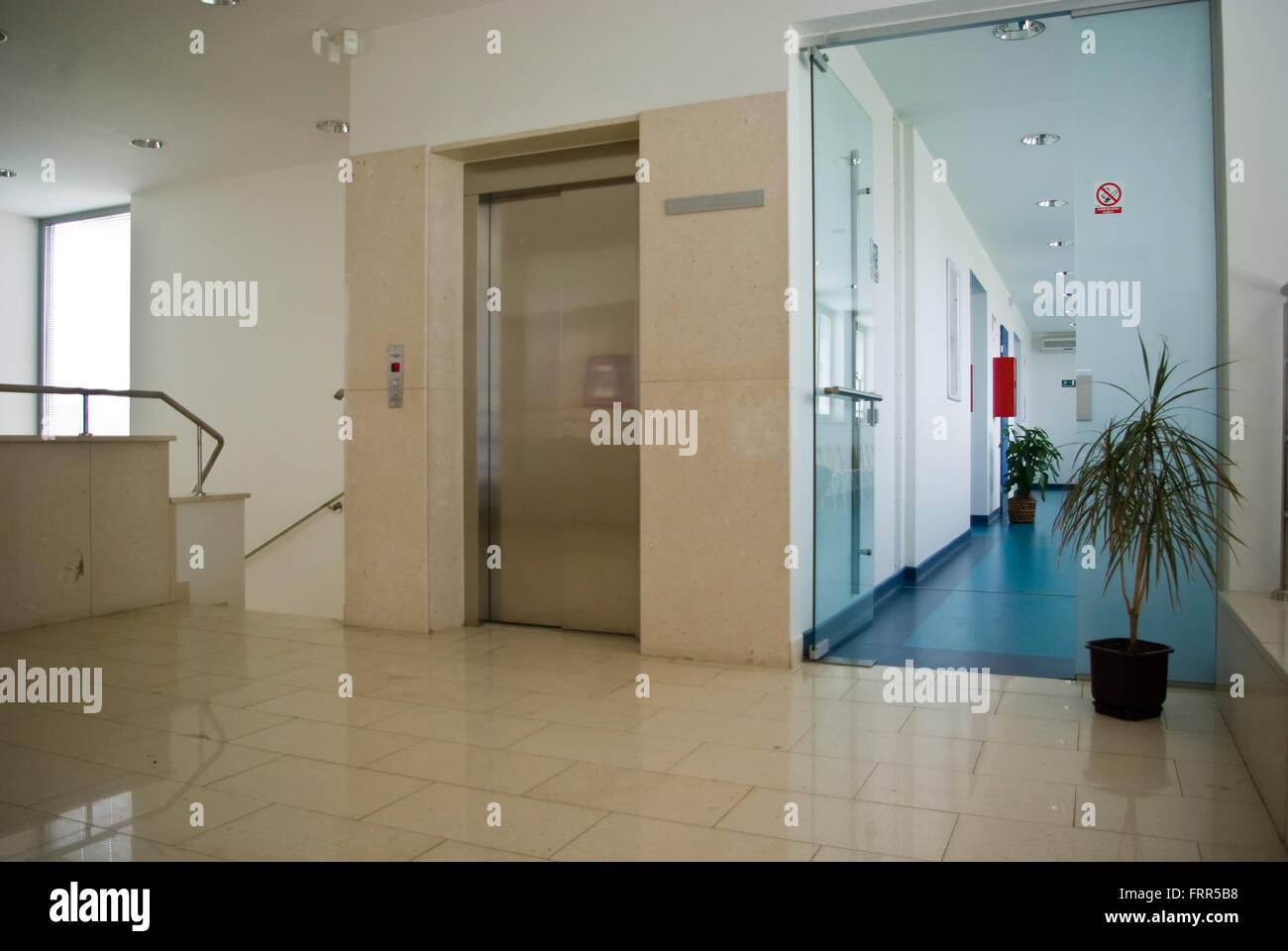 Krankenhaus in Innenräumen eine moderne medizinische Einrichtung Stockfoto