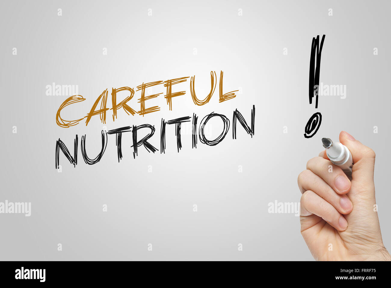 Handschrift, die sorgfältige Ernährung auf grauem Hintergrund Stockfoto