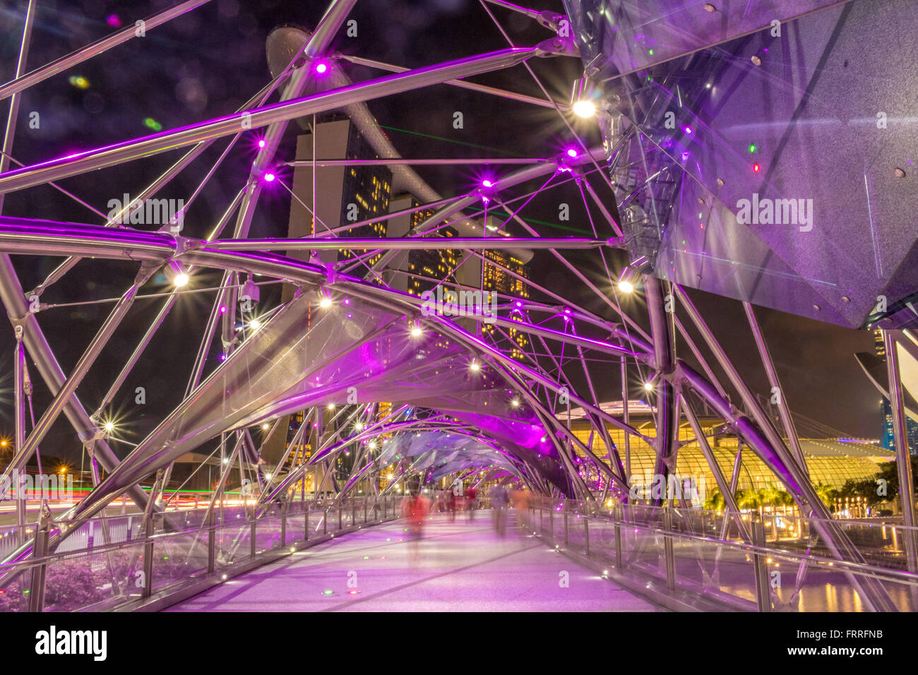 Singapur die Helix-Brücke in der Nacht Adrian Baker Stockfoto