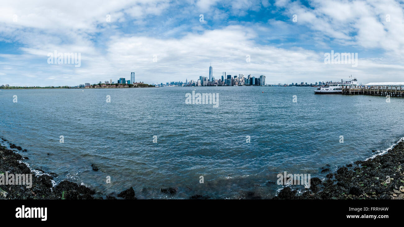 Blick zurück Richtung Lower Manhattan von Liberty Island, New York, USA. Stockfoto