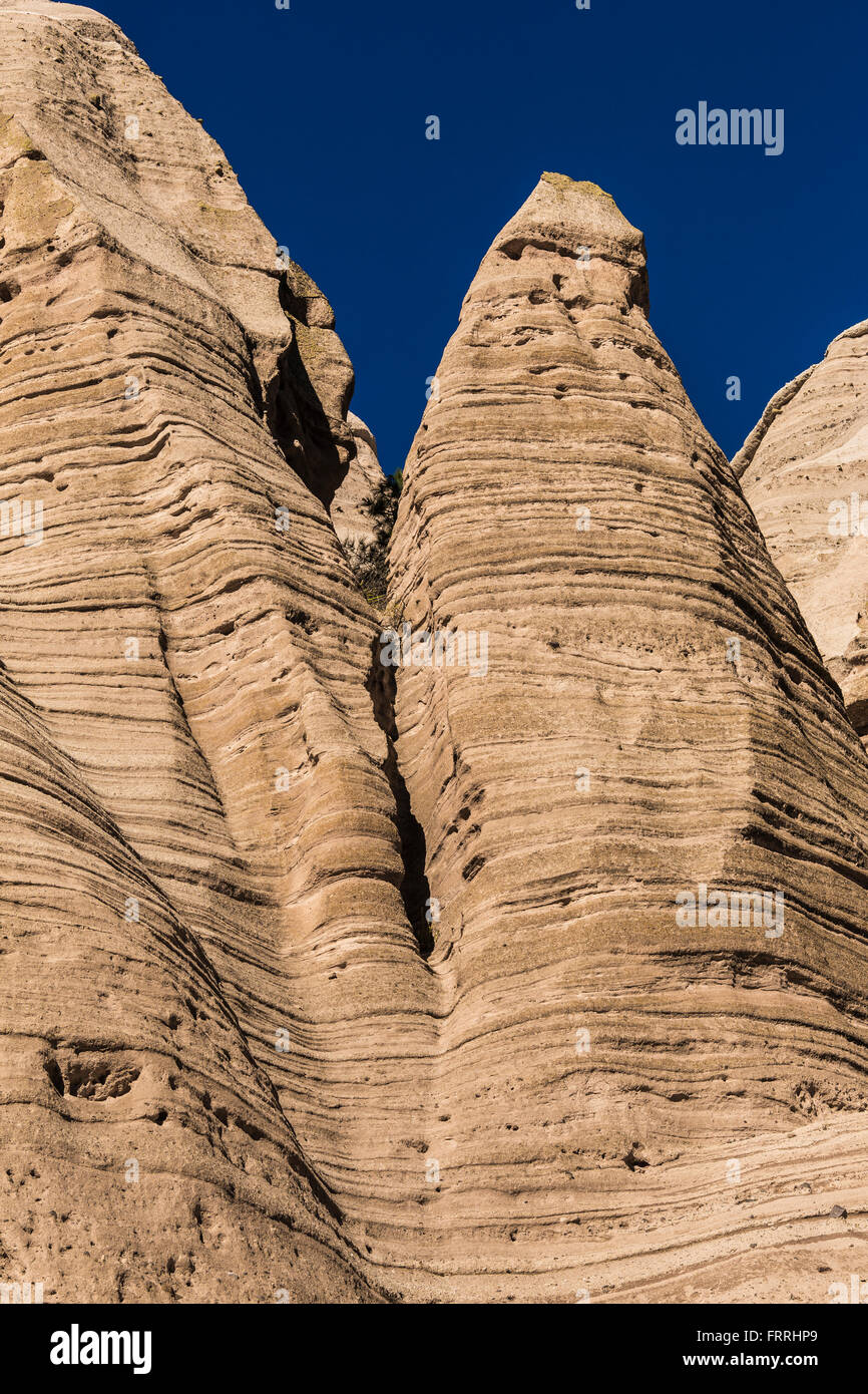 Zelt-förmigen Hoodoos betrachtet aus dem Slot Canyon Trail im Kasha-Katuwe Zelt Rocks National Monument in New Mexico, USA Stockfoto