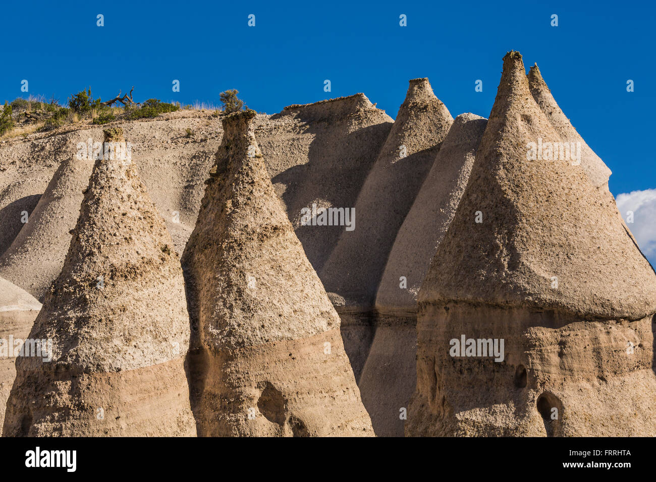 Zelt-förmigen Hoodoos betrachtet aus dem Slot Canyon Trail im Kasha-Katuwe Zelt Rocks National Monument in New Mexico, USA Stockfoto