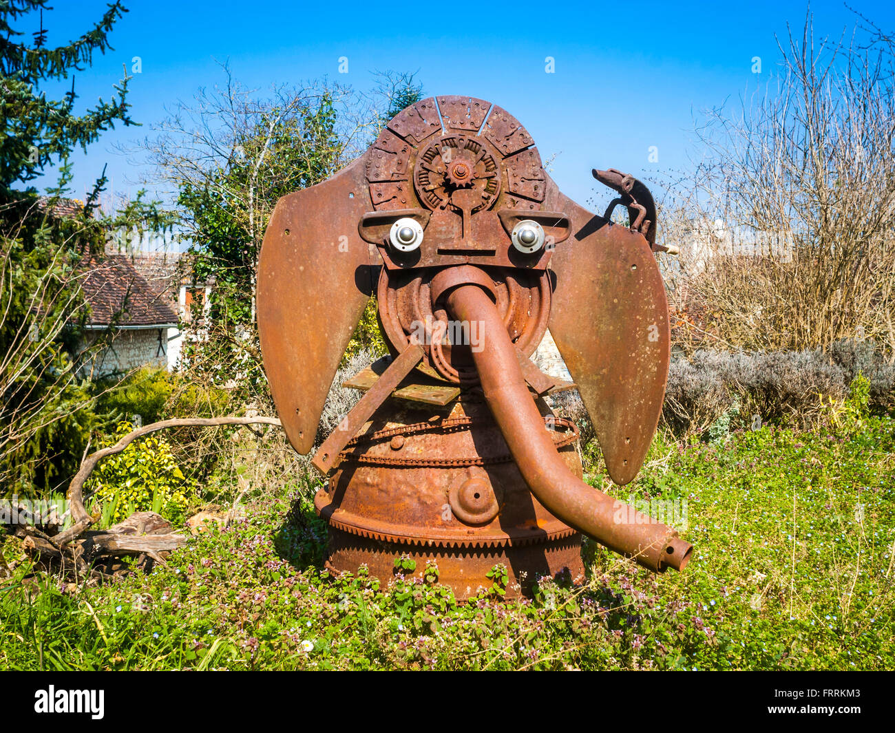 Schrott Metall Elefant Skulptur - Frankreich. Stockfoto