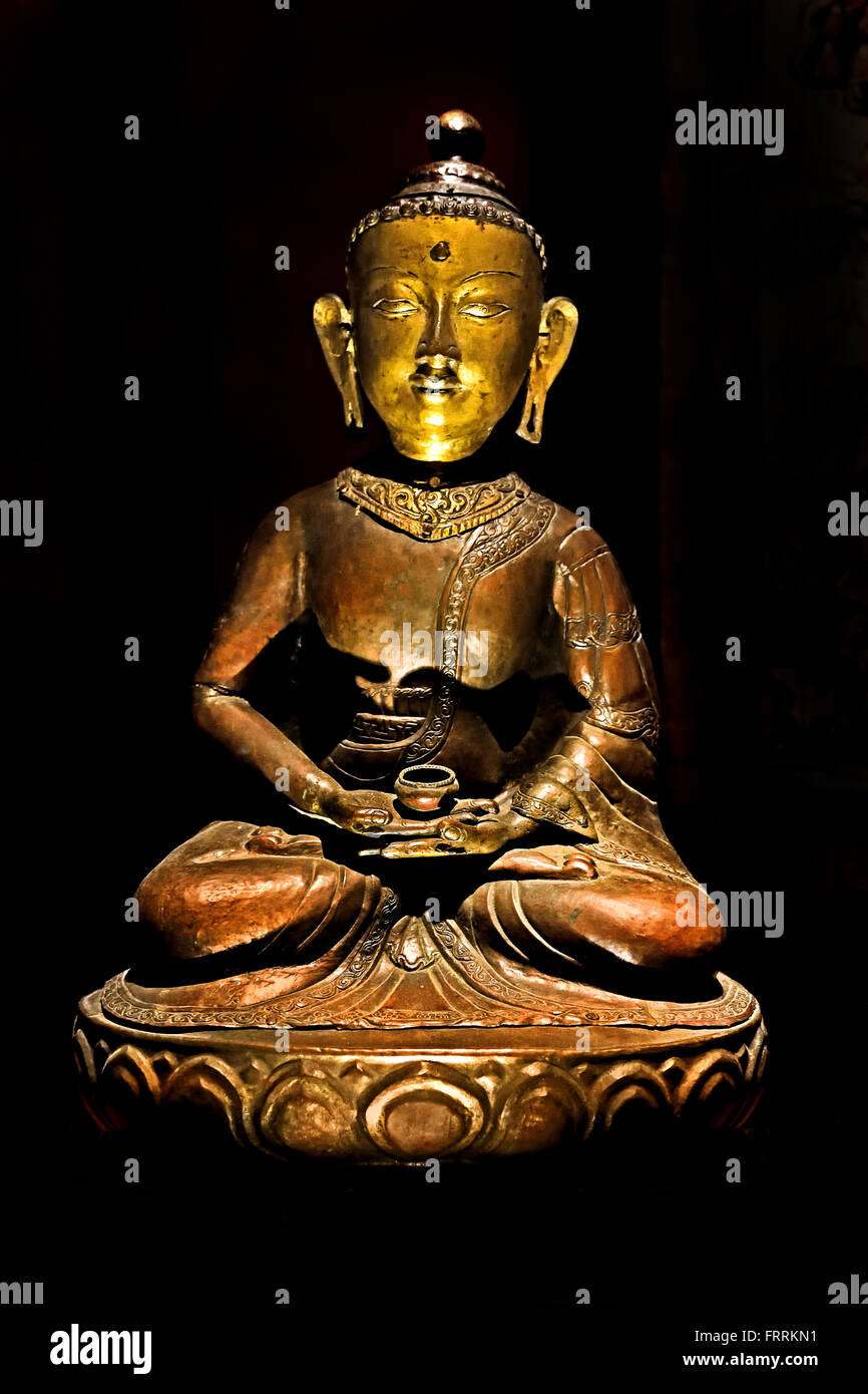 Buddha-Statue mit Dhyana Mudra. Wahrscheinlich der kosmische Buddha Amitabha 19-20 th Jahrhundert tibetische Tibet China Stockfoto