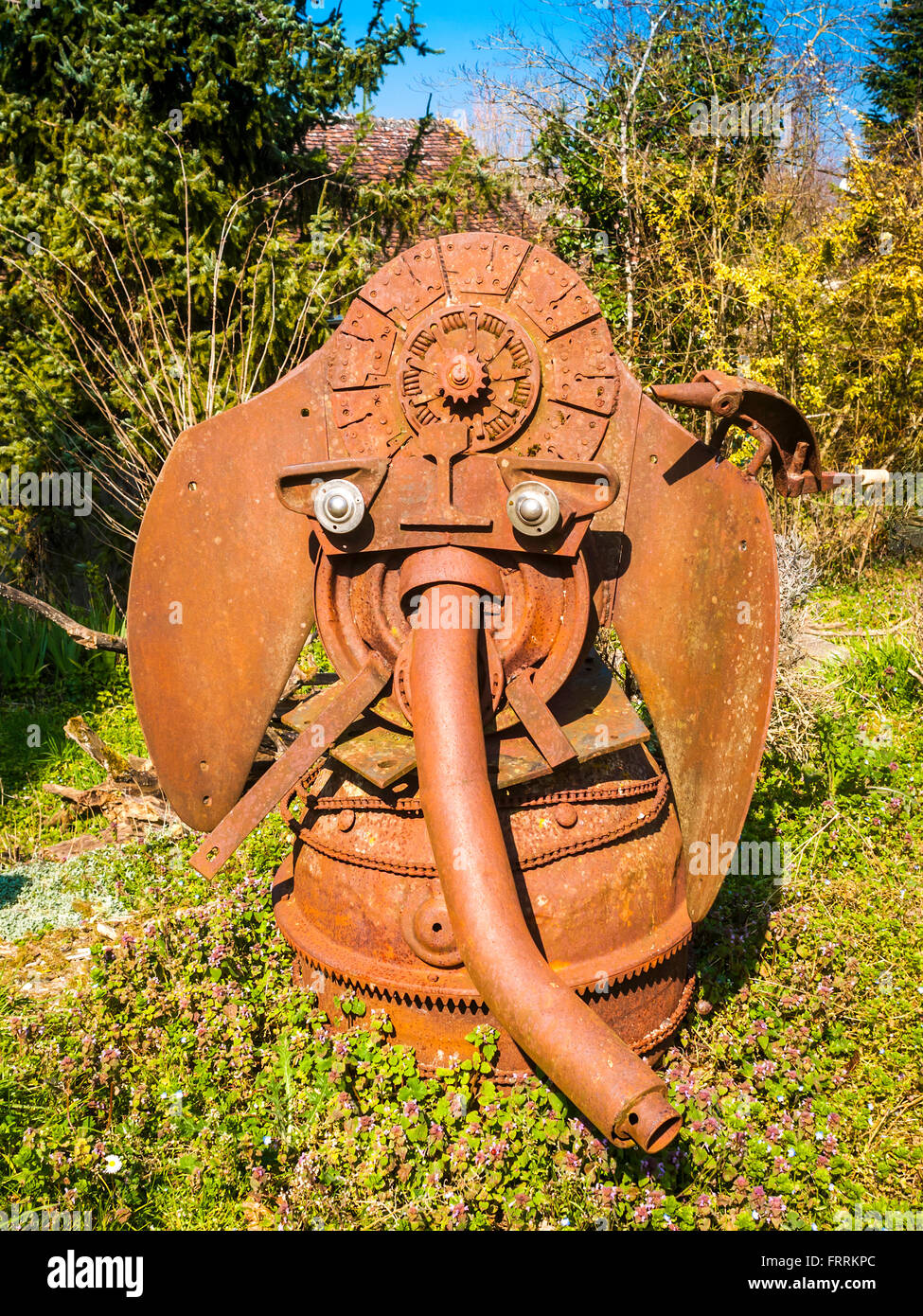 Schrott Metall Elefant Skulptur - Frankreich. Stockfoto