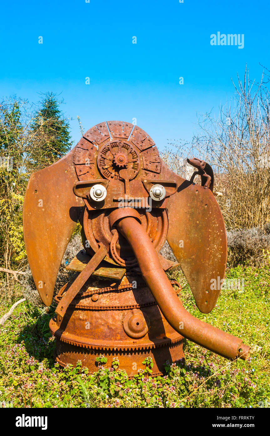 Schrott Metall Elefant Skulptur - Frankreich. Stockfoto
