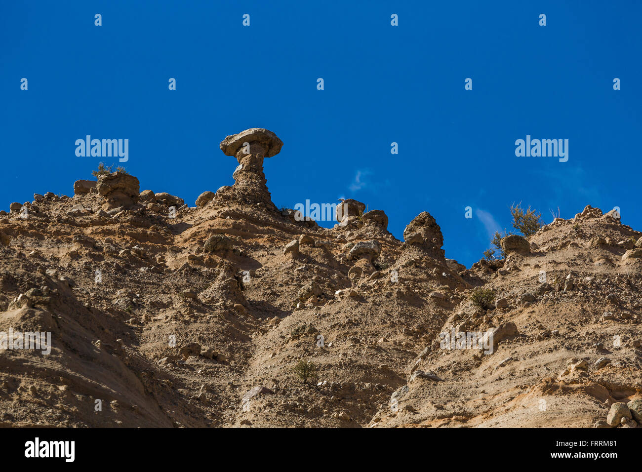 Hoodoos und Klippen entlang der Höhle Loop Trail im Kasha-Katuwe Zelt Rocks National Monument in New Mexico, USA Stockfoto