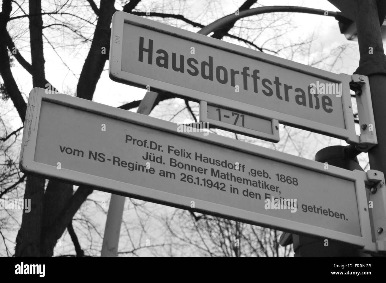Straße Zeichen, die die Toten der jüdischen Professor Dr. Felix Hausdorff im Jahre 1942 erinnern Stockfoto