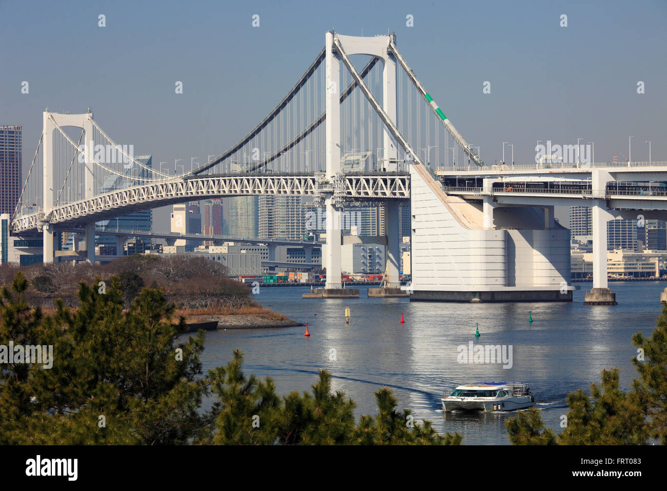 Japan, Tokio, Odaiba, Regenbogenbrücke, Stockfoto