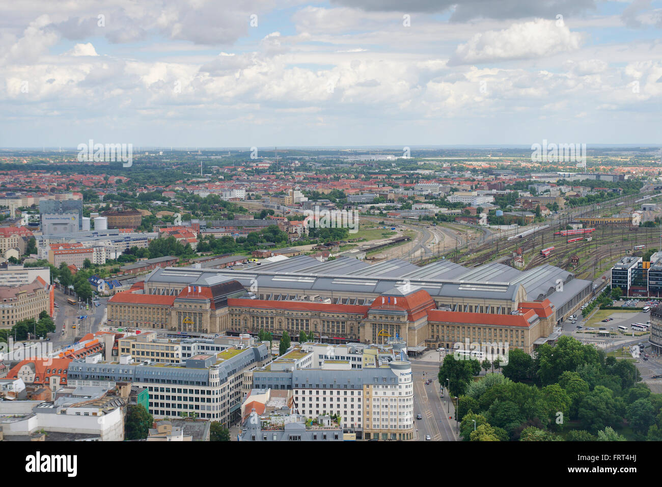 Leipzig, Bahnhof und Aussicht über die Stadt vom Turm der Universität, Deutschland Stockfoto