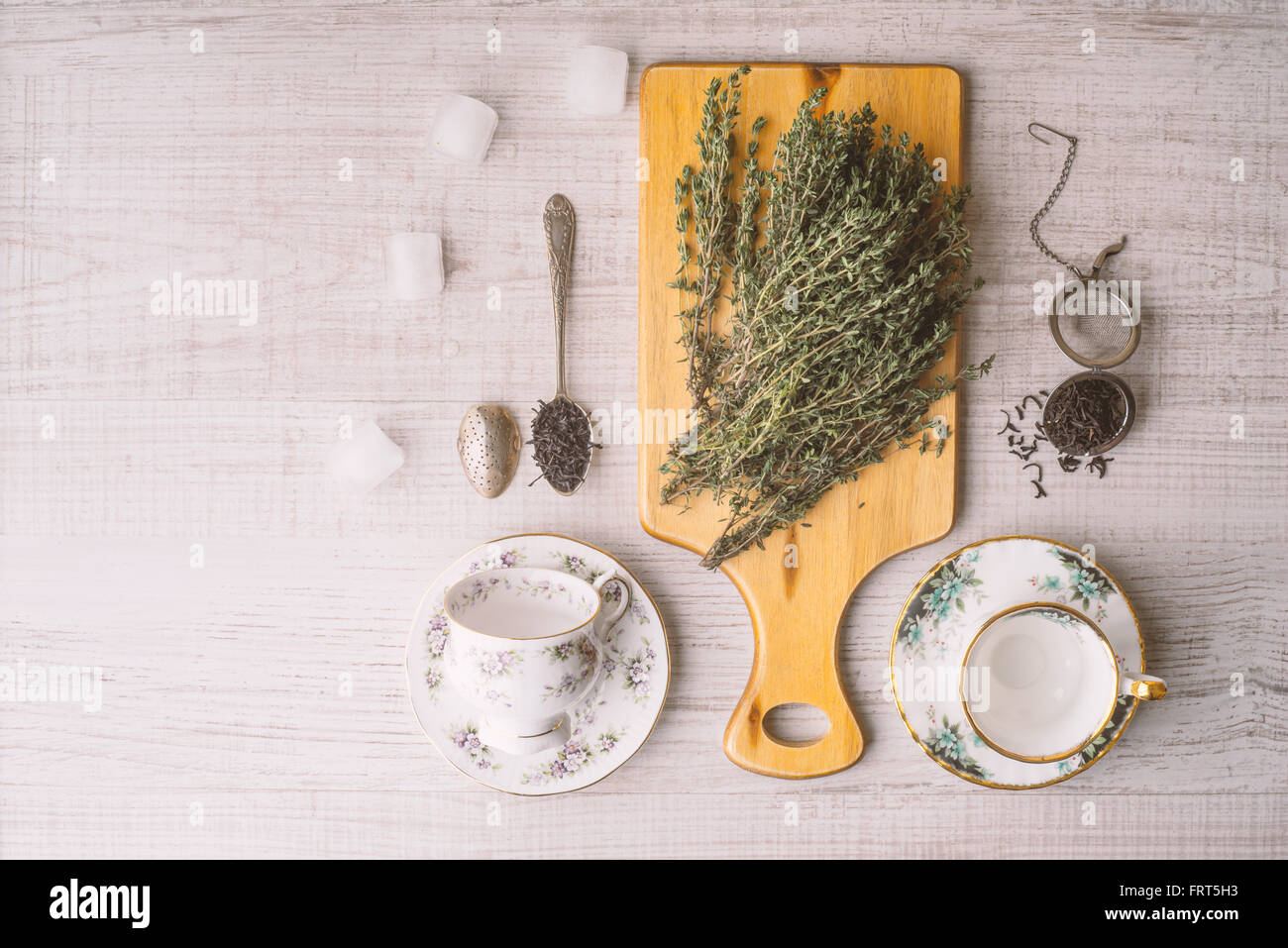 Zubereitung des Tees set mit Kräuter-Draufsicht Stockfoto