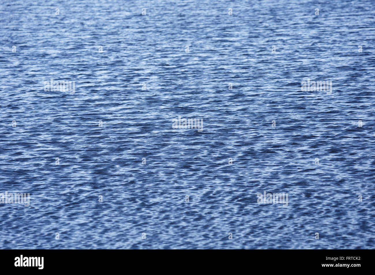 Wellen auf dem Wasser, Wasser-Muster für die Hintergrundtextur. Stockfoto