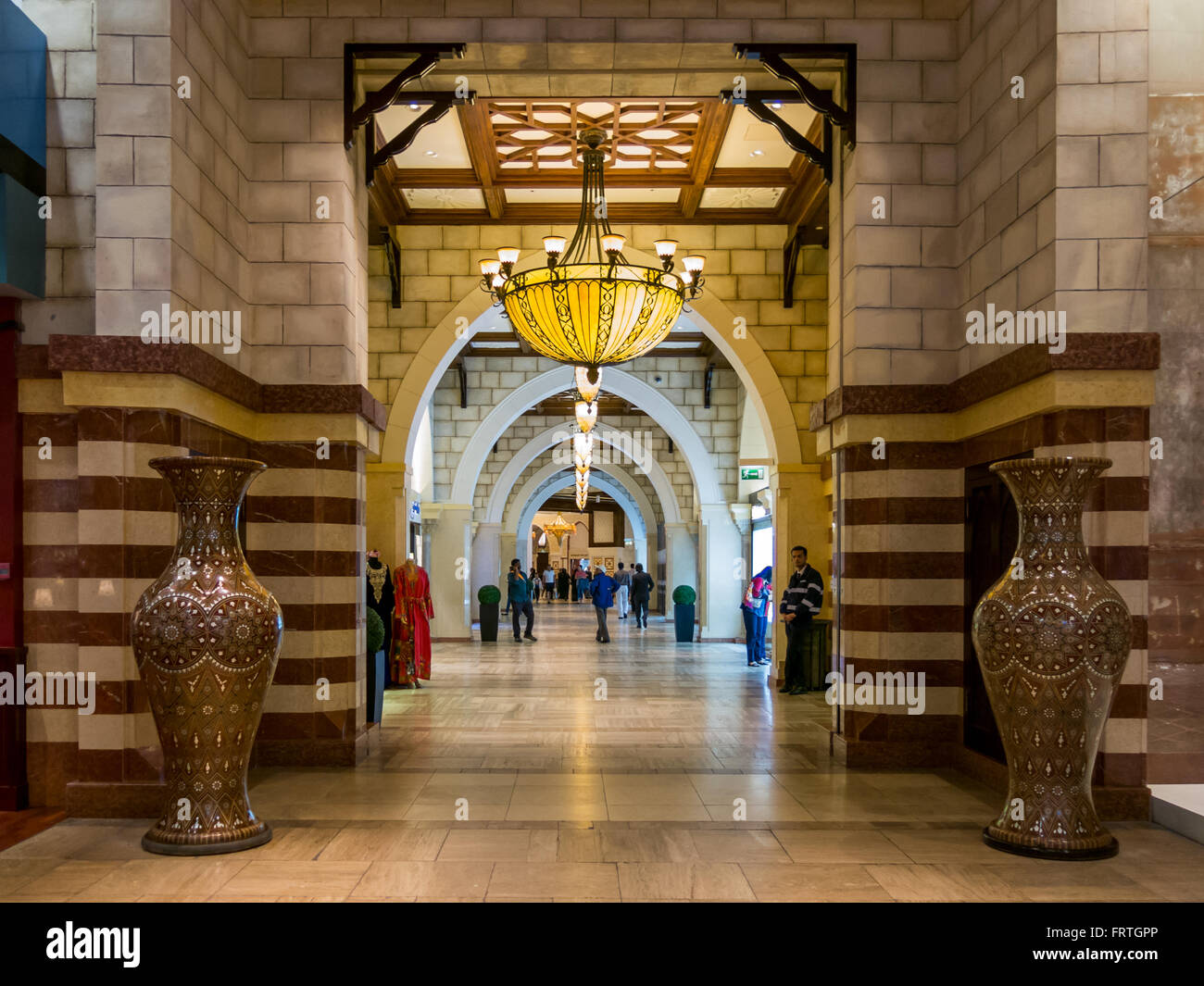 Eingang der Gold Souk in Dubai Mall in Downtown Dubai, Vereinigte Arabische Emirate Stockfoto